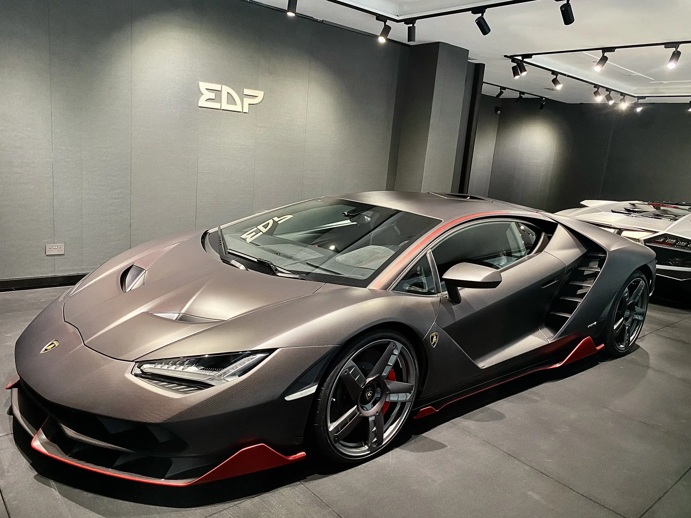 Hong Kong EDP放展的百年牛❗️ 全碳兰博基尼centenario🤯