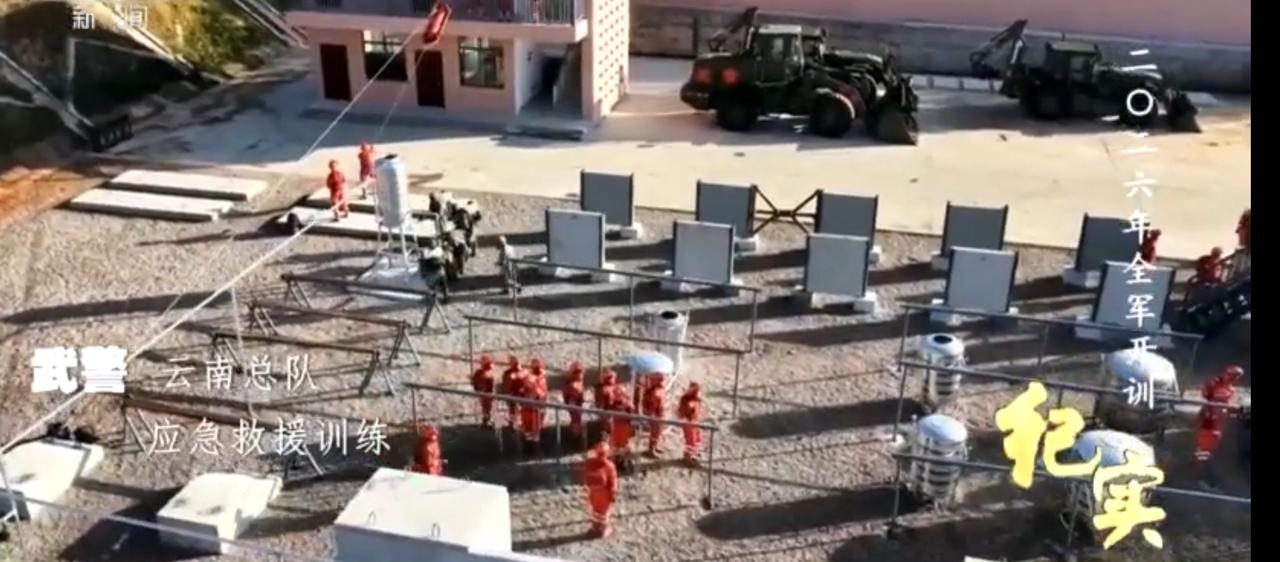 号角催征，沙场点兵！全军开训拉开帷幕，将士们身披戎装、斗志昂扬，在训练场上奋勇冲