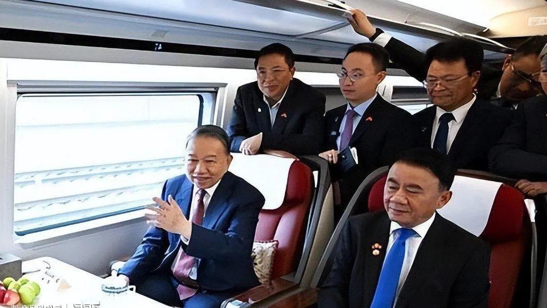 苏林访华收官！中越联手打通欧亚大动脉，C909强势登陆东南亚
 
越南国家主席苏