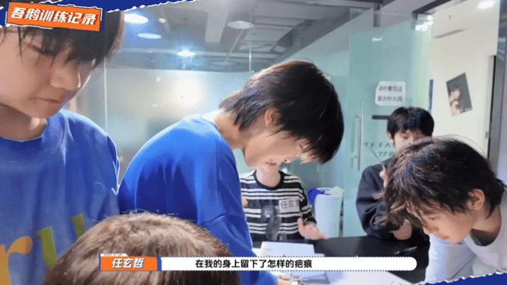 沈子航亲了一口高铭阳的脑瓜顶[费解] ​​​