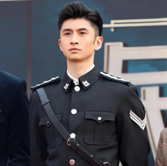 张云龙是一位非常出色的演员，他凭借自己扎实的演技和丰富的表演经验，在国内外电影界