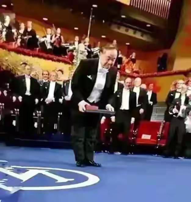 莫言是为死去的地主阶级发声，赢得剥削阶级子孙的一致追捧。是自然而然的事情，一点都