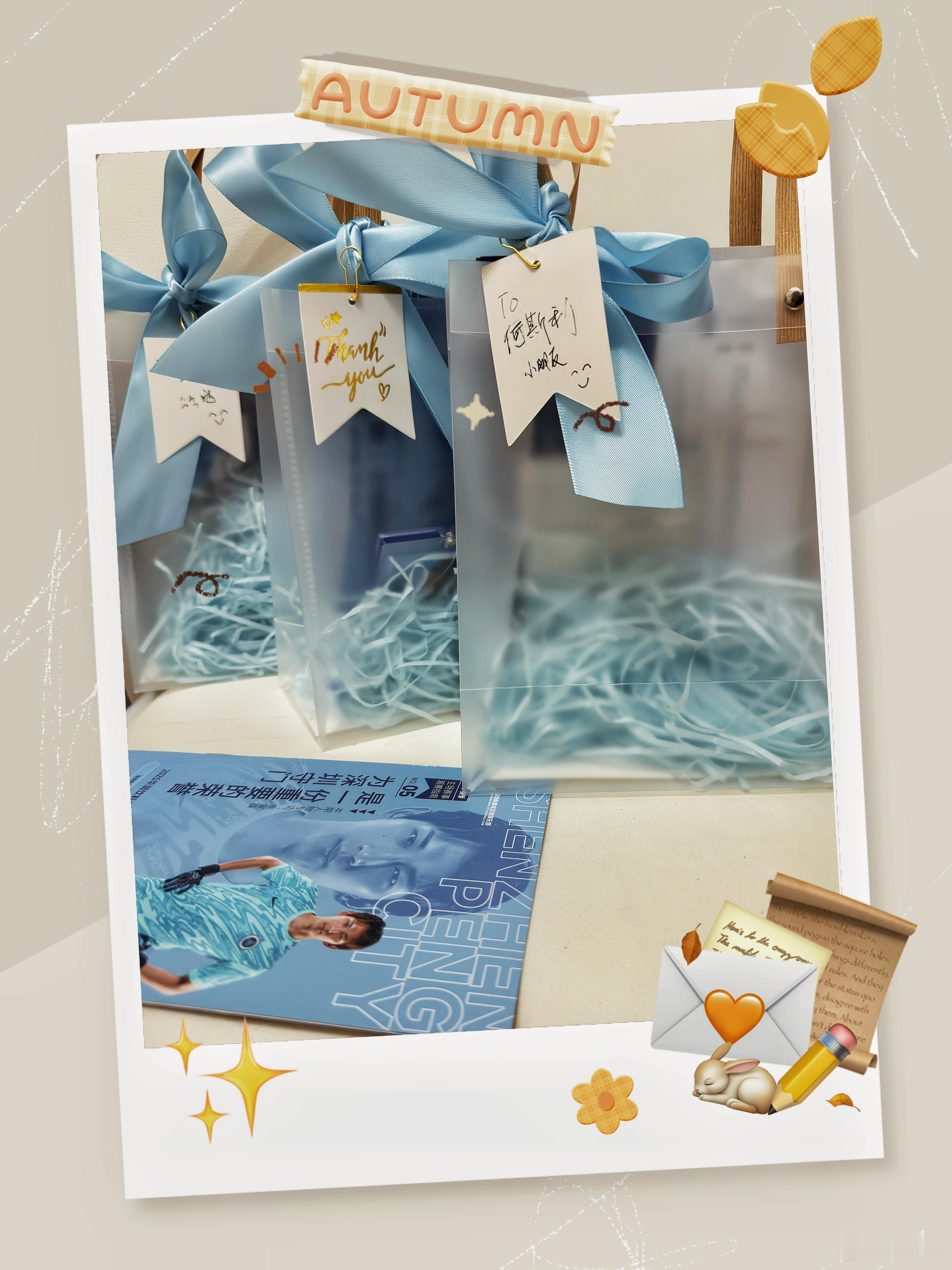 开放日那天，和我的黑幕群小分队的群友们面基，送了三份小礼物给了女同胞（左图），我