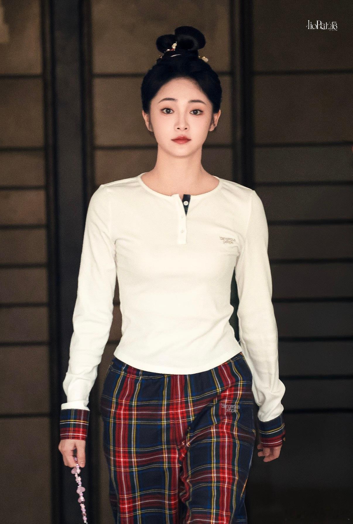 周洁琼不让江山出妆周洁琼不让江山首次妆造路透 周洁琼不让江山首次妆造路透🈶 