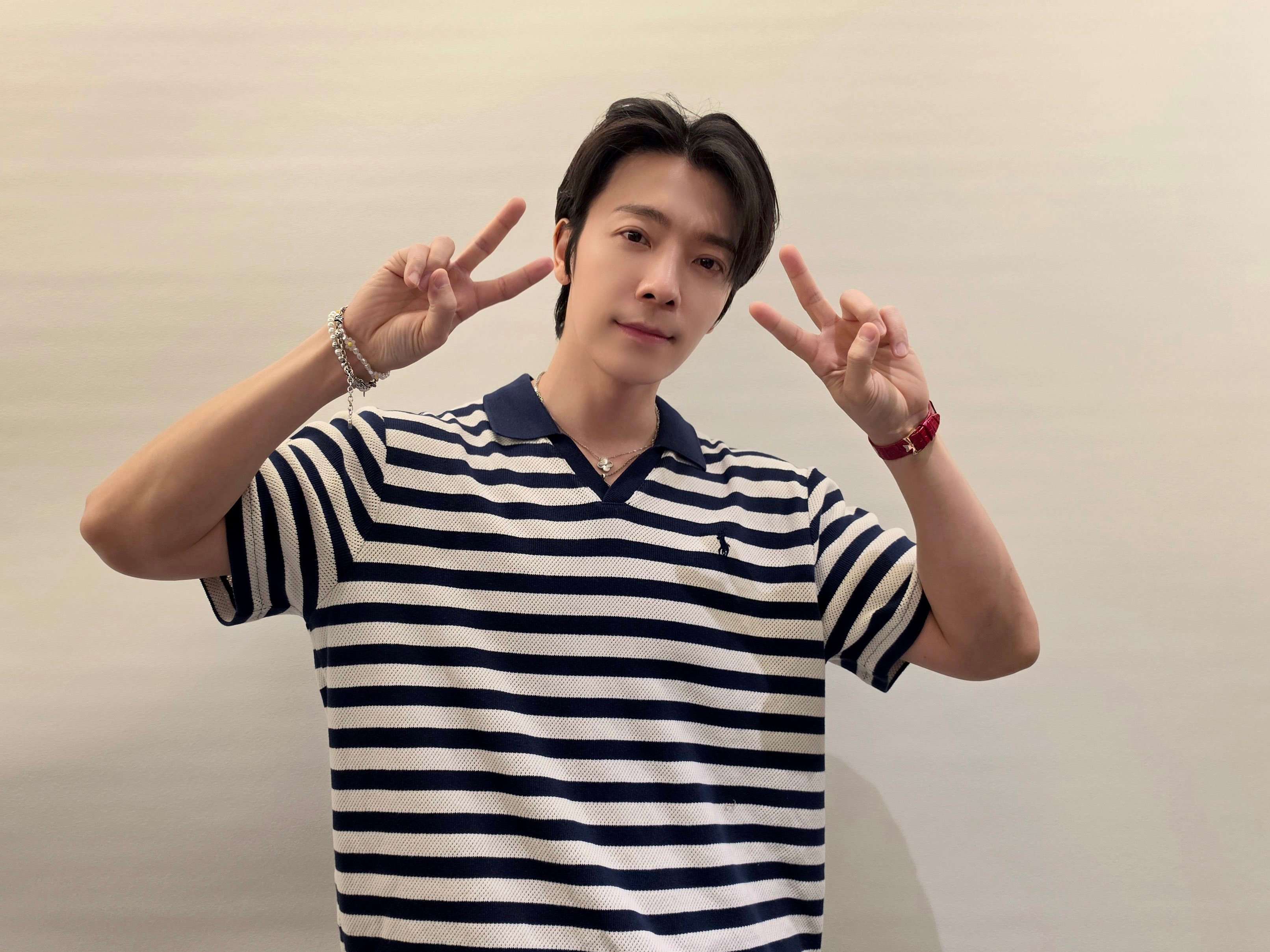 “CB百蓝_。260528 D&E official更新李东海相关：[📸]DO