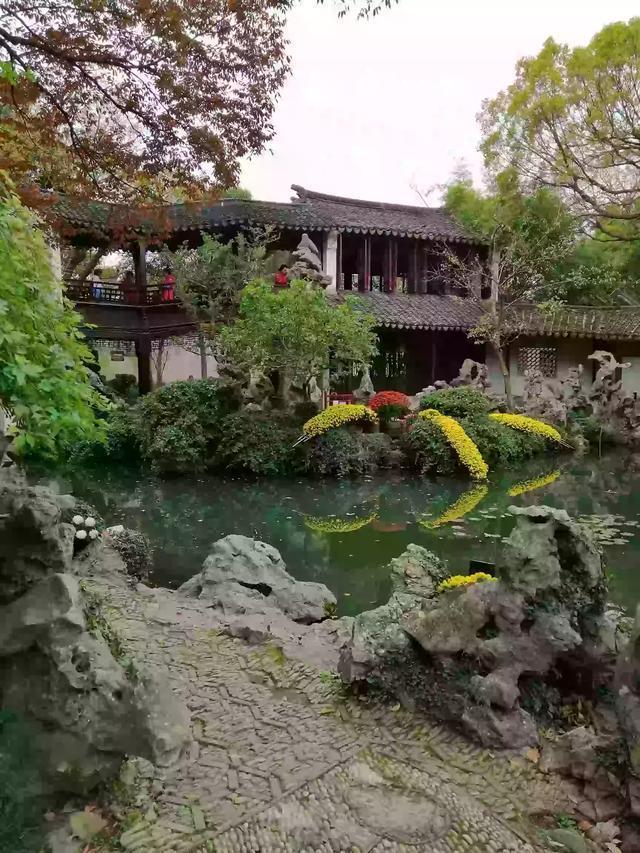 小说《红楼梦》里，薛姨妈招待贾宝玉的是酸笋鸡皮汤，贾宝玉很爱喝，痛喝了几碗。
而