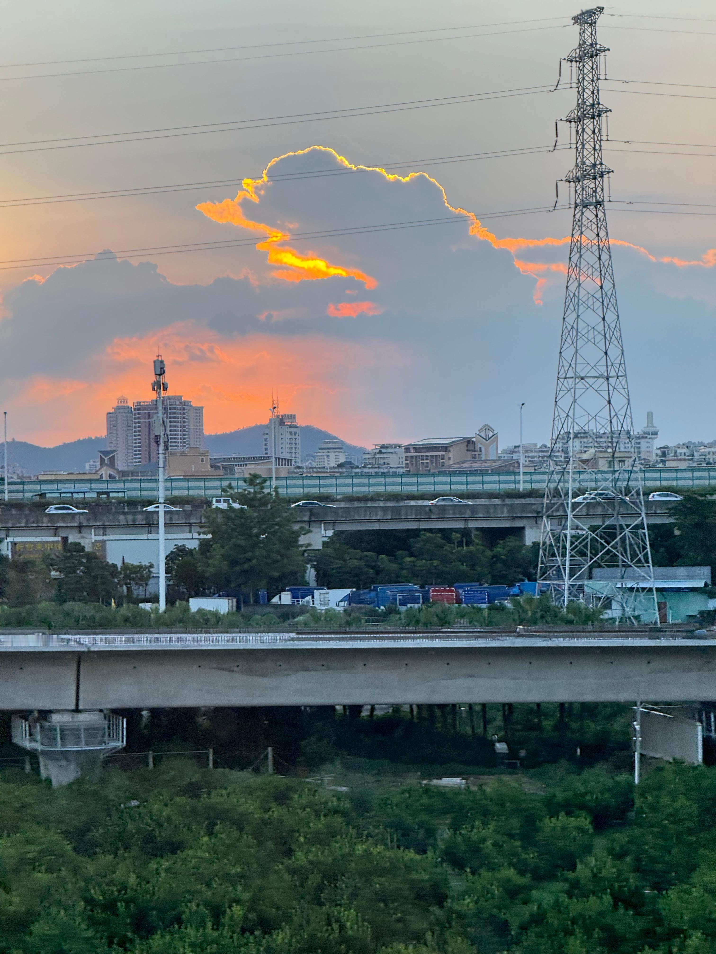 PLOG.123 [微风]盐盐的日常来海边赶海啦！捡到了好多贝壳，还看到了绝美的