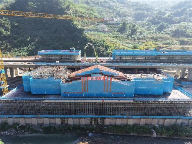 10月10日，由中铁十局承建的彝良北站站房工程主体结构顺利封顶，标志着彝良北站建