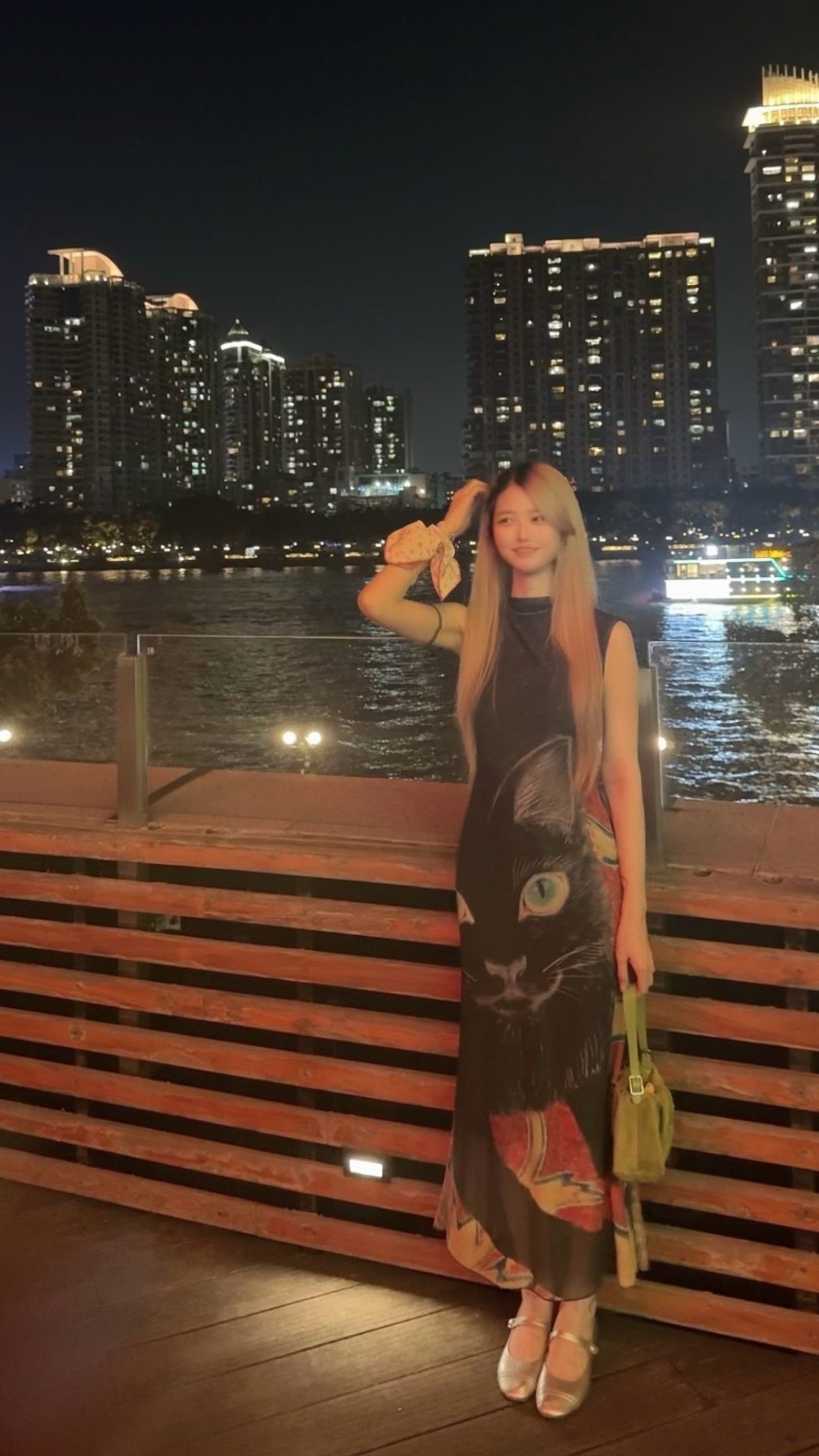 主要是想给你们看看我35块的漂亮裙子 