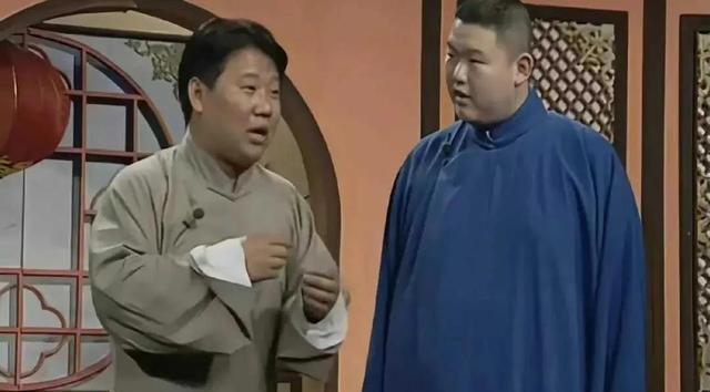 看来郭德纲与这些师兄弟关系真的不咋好啊！
4月2号，老戏骨高玉庆在北京摆枝，按理