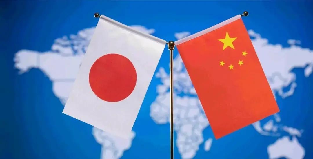 这轮中日之间的交锋，表面上很吵，但日本政府的动作其实挺克制的。
 
我们连续推出