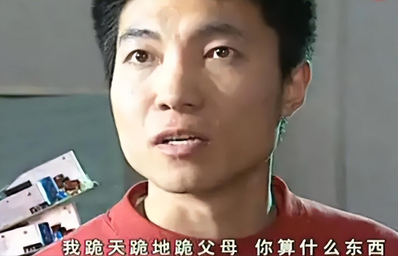 1995年，一名韩国女老板走进车间，她威胁120多名中国员工：“全部跪下，不跪的