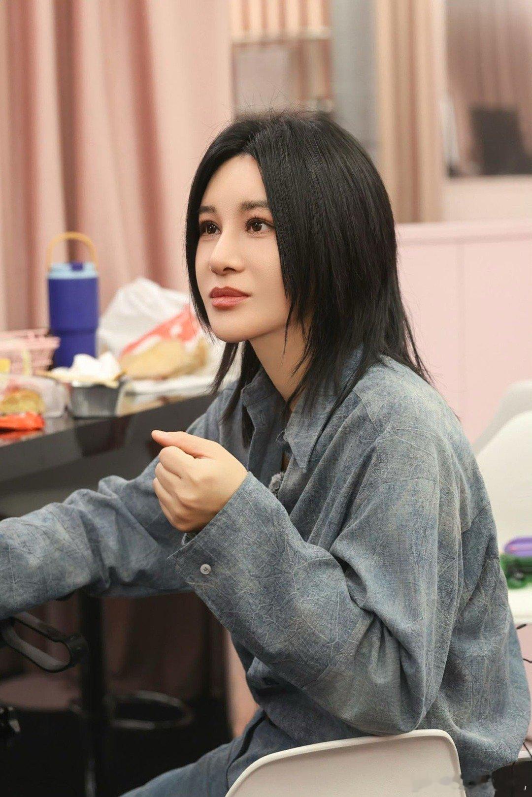 尚雯婕对话巴黎合伙人导演组 尚雯婕带伤录节目，见营业额多靠国人贡献，直接对话导演