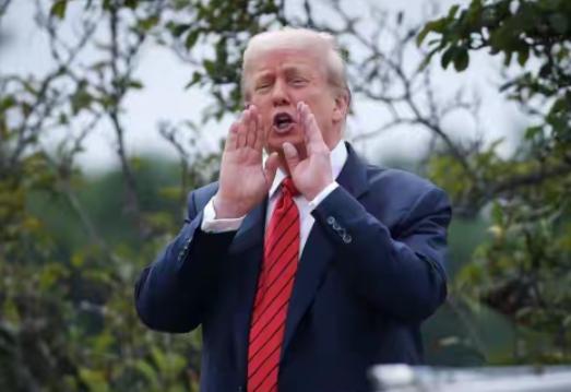 打不趴，又封不了，特朗普开始异想天开。
 
深夜睡不着的特朗普，连发数条惊人言论