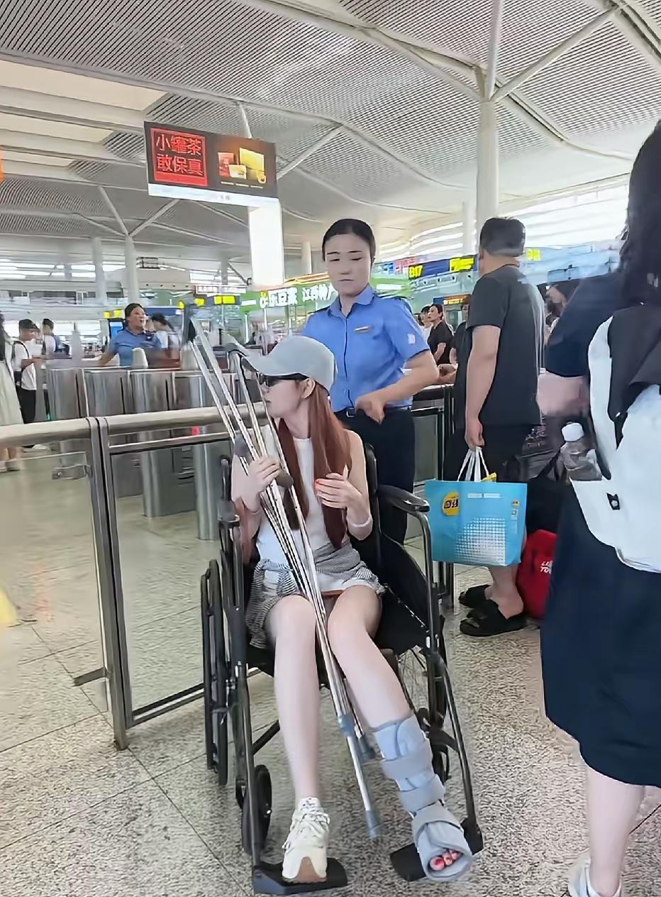 可惜了，上帝给了她美貌，又给她关上了一扇窗