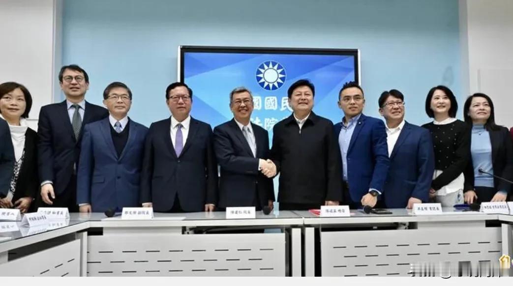 国民党团：对陈建仁采取“先礼后兵”的策略。
台湾省立法机构20日即将开议，台湾省