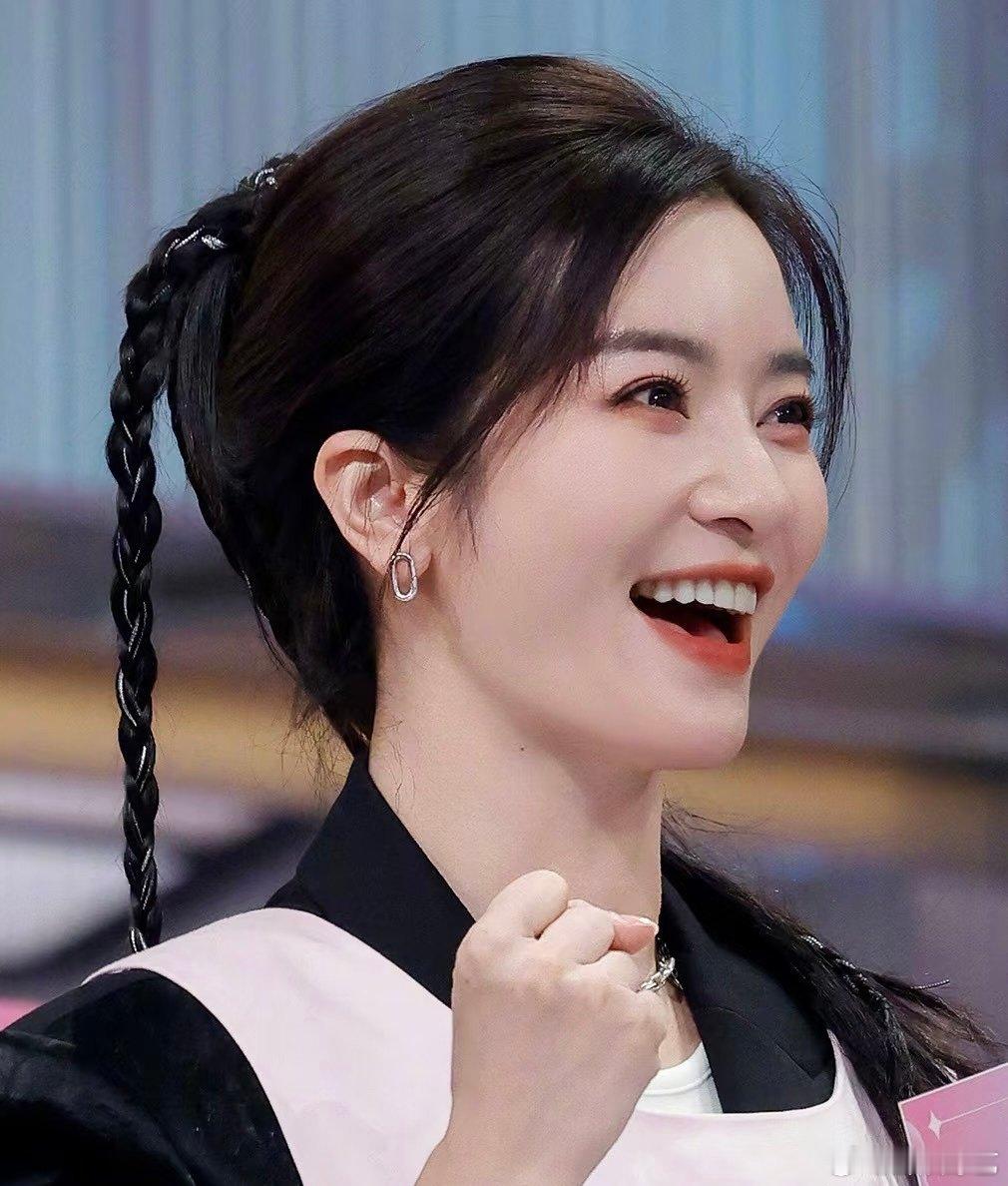 李晟 你现在好冷漠啊 李晟机场这段对话太戳人！向粉丝打听休息室位置，粉丝一句 “