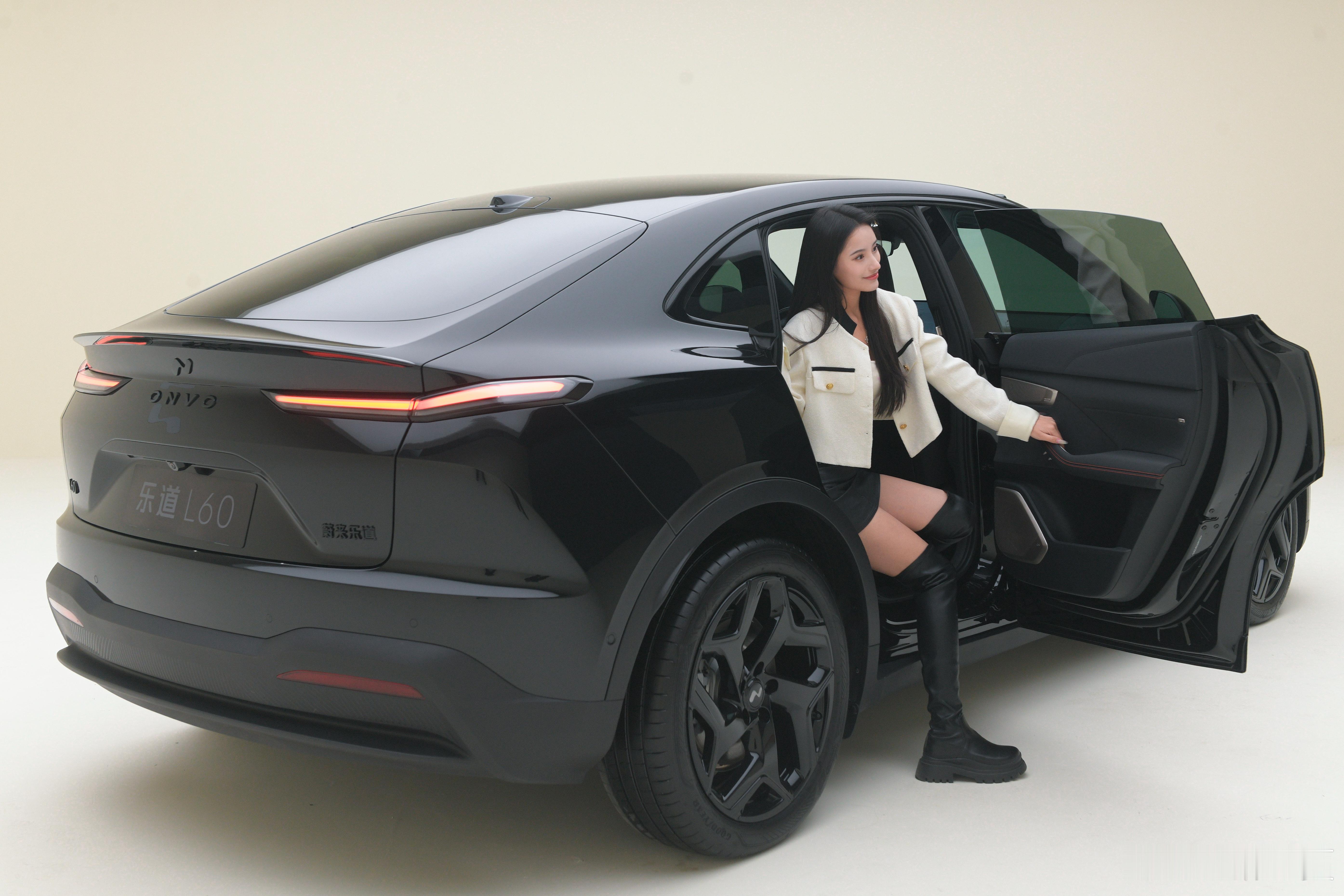 我男神居然成为乐道L60黑骑士用户啦？！打小就羡慕neinei，现在更羡慕了！“