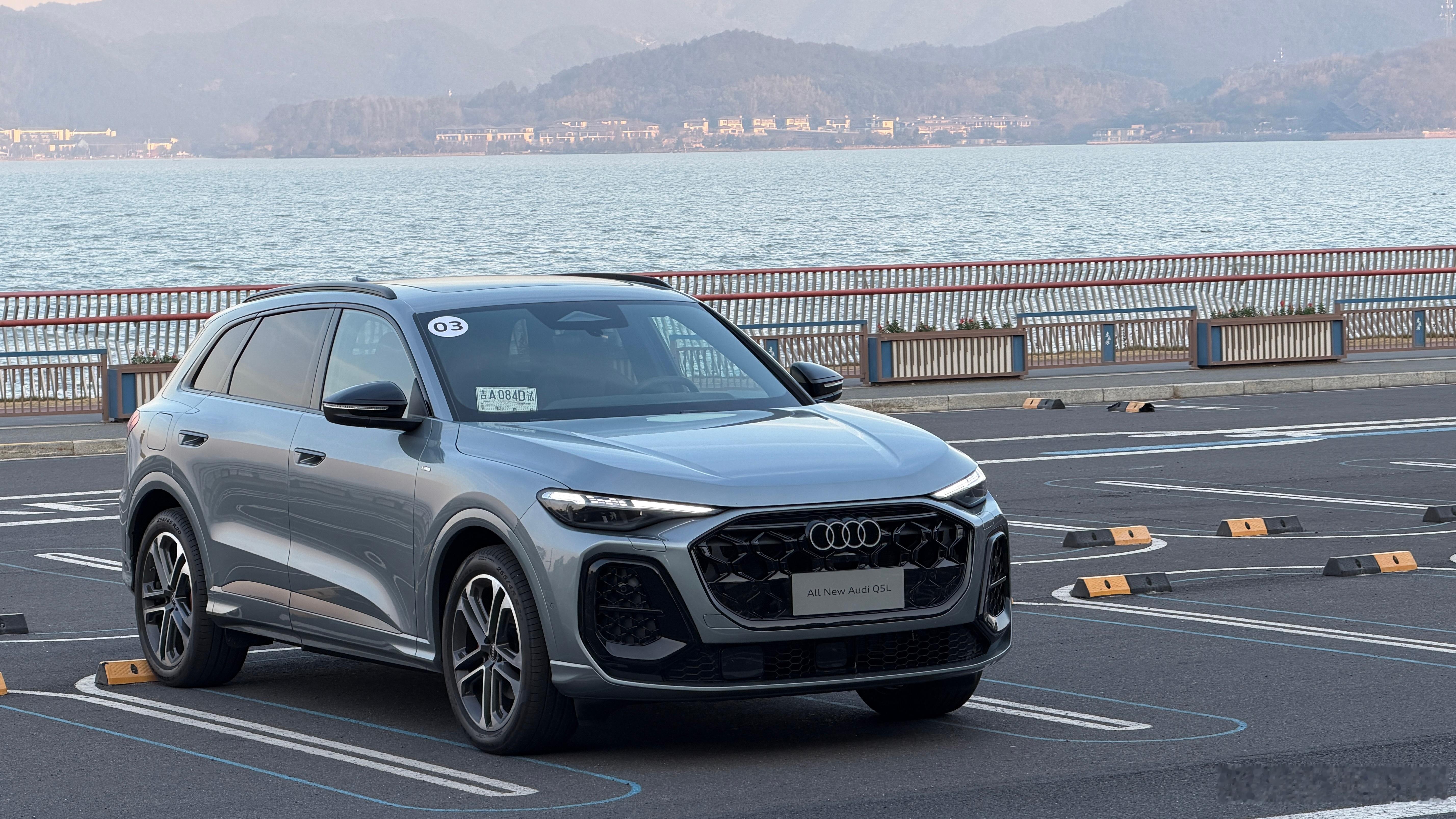 买油车的朋友当然看过蔚来理想问界这些车也被奢侈的舒适性配置和出色的智能化吸引但到