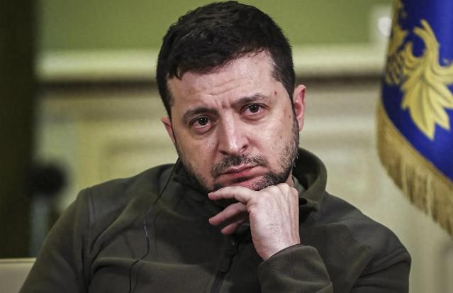 笑不活了！泽连斯基上赶着凑热脸主动要帮特朗普，结果被当众狠狠怼回，直言“最不需要