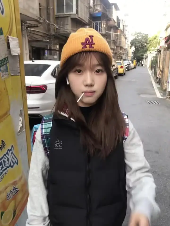 “小小的人爱呀，爱到月亮变老”