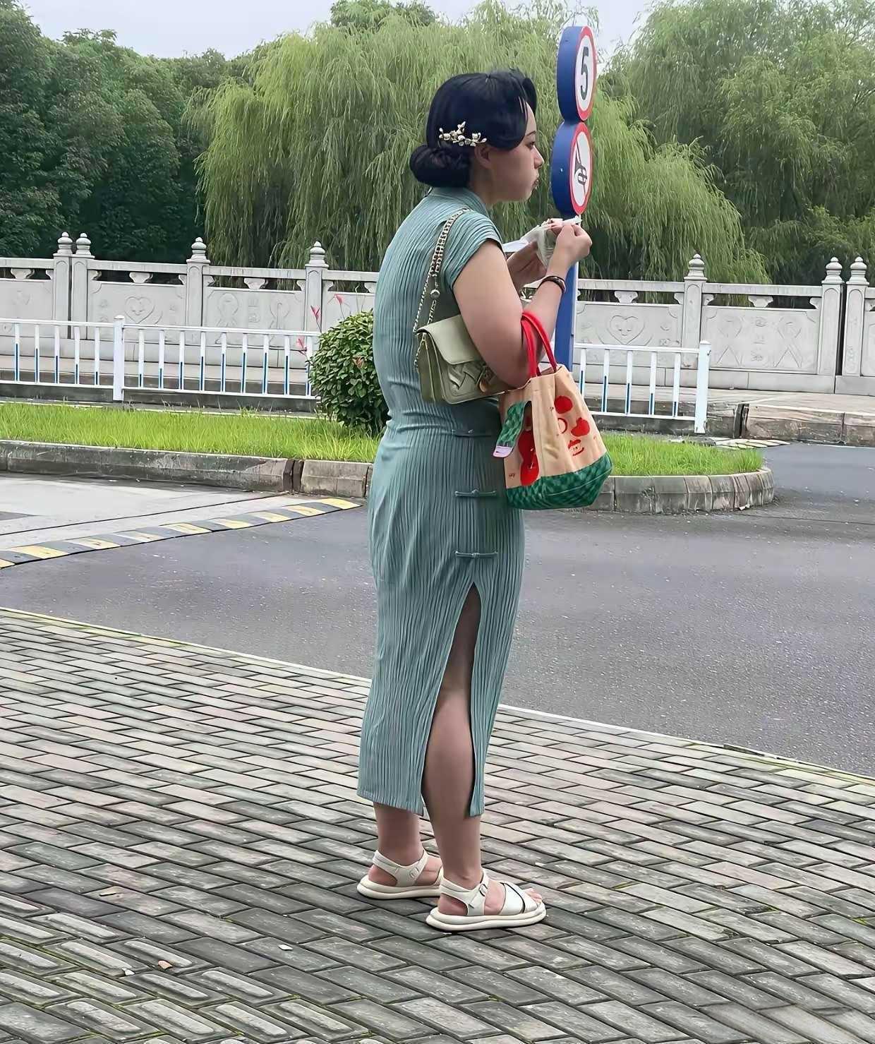 她应该是遇到什么事情了吧