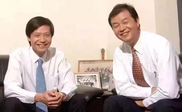 1988年，求伯君在深圳一间宾馆闭关14个月，仅凭一台386电脑，以“醒着就写代