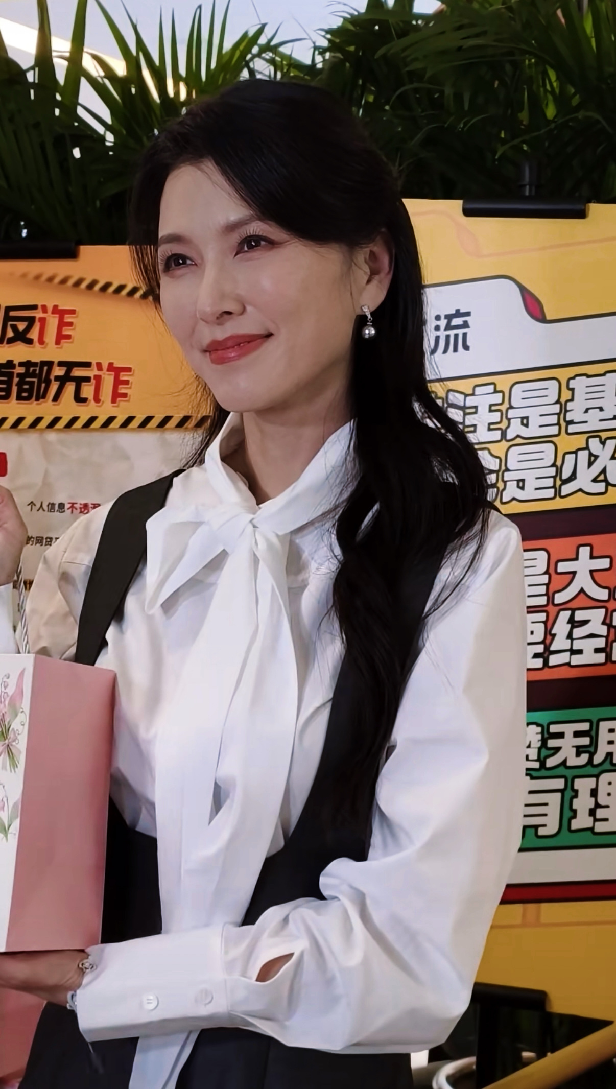 像是去🦊谈收购的