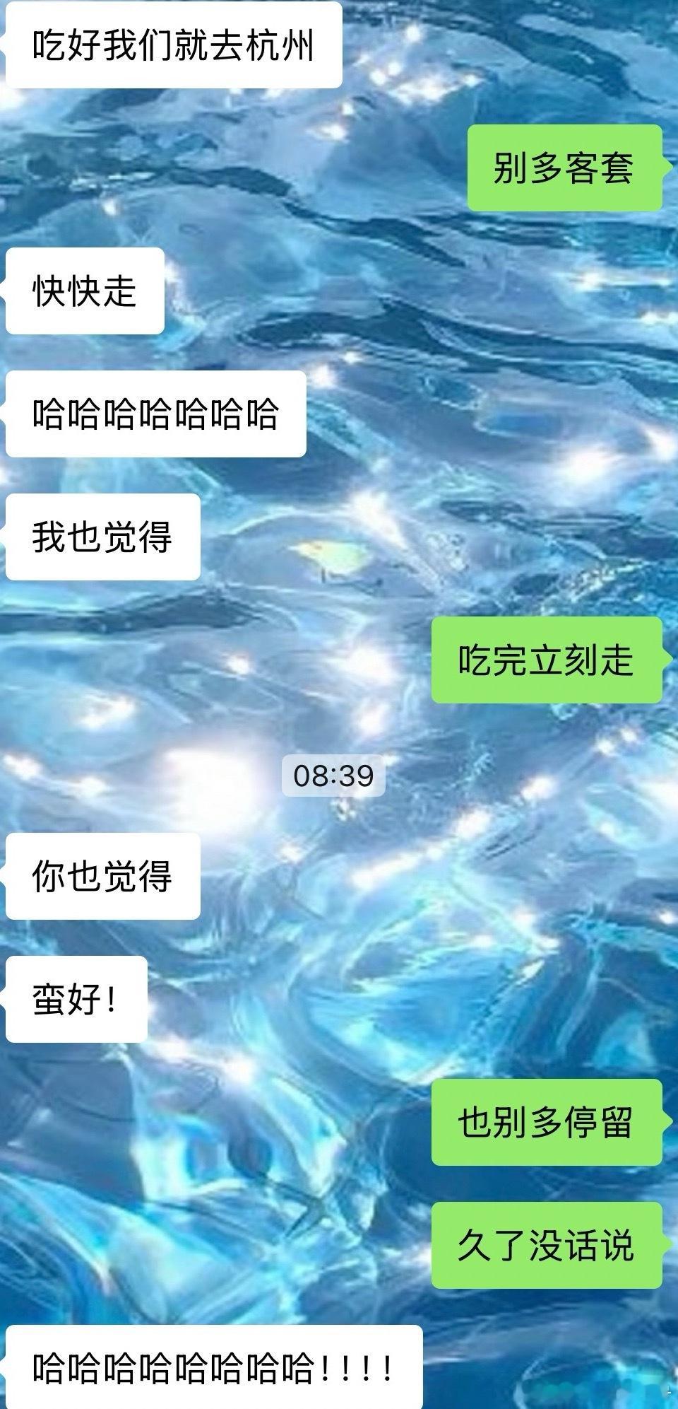 我们不爱商务局的小孩姐老板，面对大人们的饭局就这样偷偷安排： 