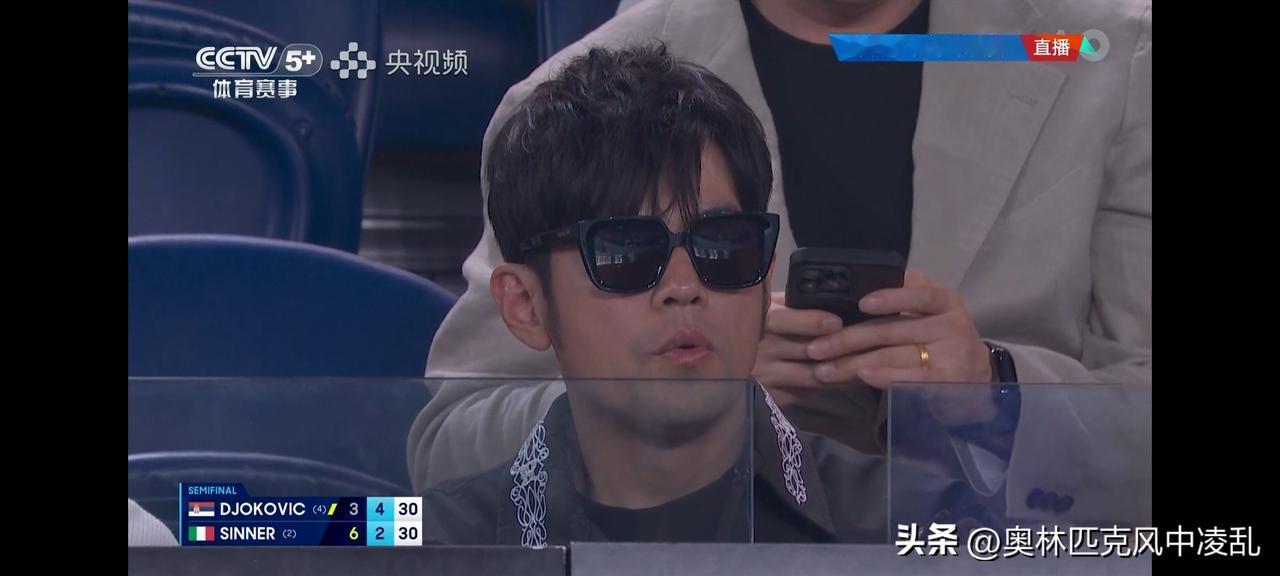 周杰伦现身澳网男单半决赛，看德约挑战辛纳！