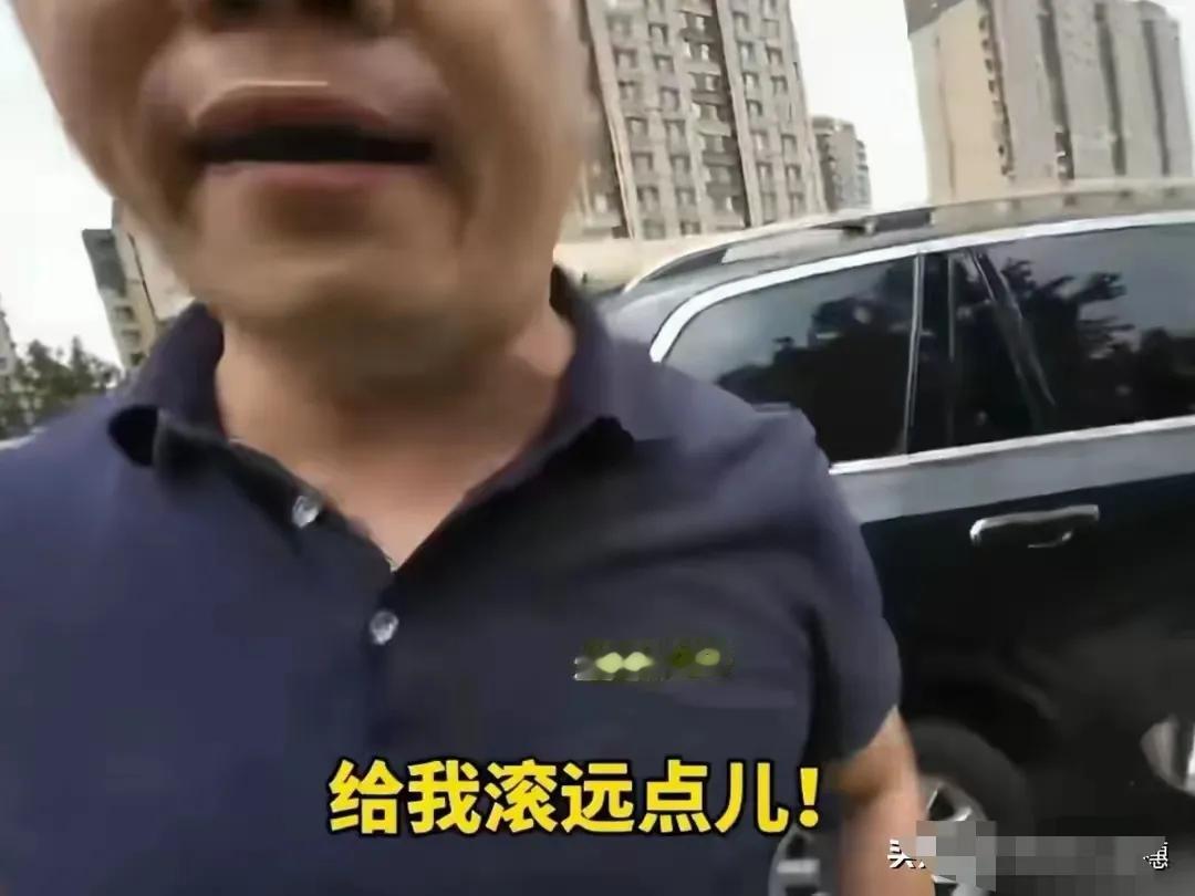 中联重科不应该以身入局。

7月16日下午，一男子驾驶越野车别停摩托车并辱骂骑手