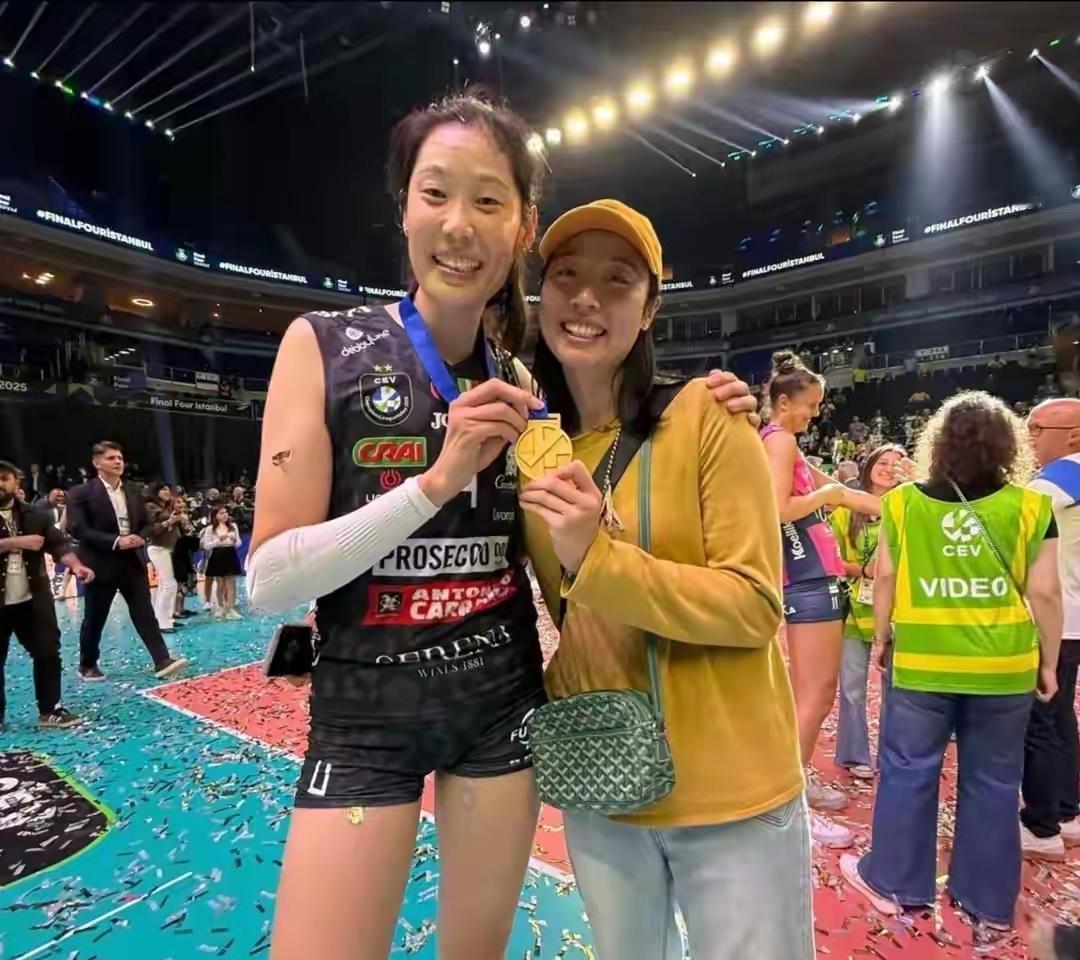 中国女排双子星有望意甲再次并肩作战
       近期有关前中国女排国家队二传姚
