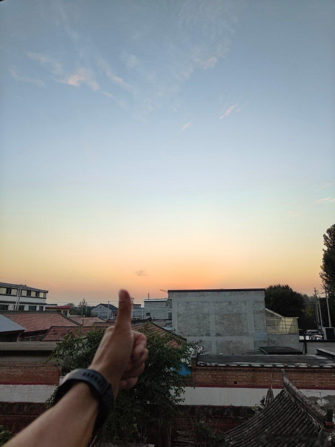 怎么还没下课，怎么还不放学，怎么时间这么慢，我还没满18岁怎么还没下班，怎么还没