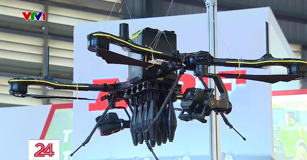 越南生产的无人机
该无人机完全由越南工程师设计和制造，配备4个摄像头，飞行距离1