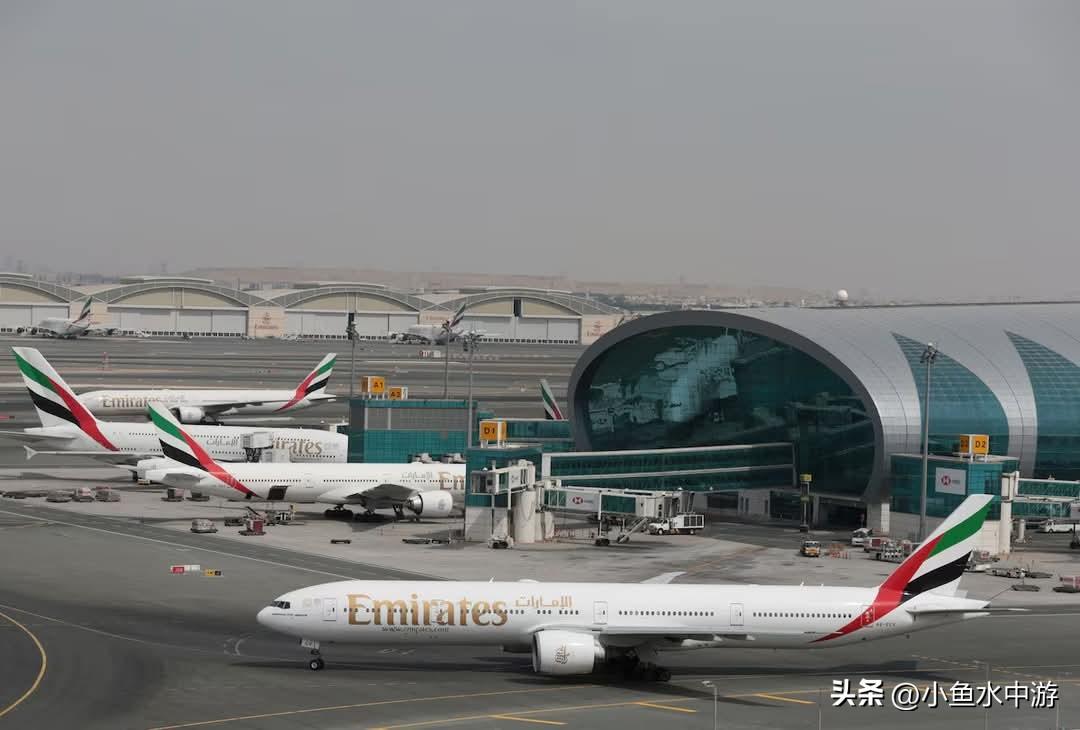 伊朗在美国和以色列发动导弹攻击后进行反击，打击海湾地区的多处美军基地。迪拜国际机