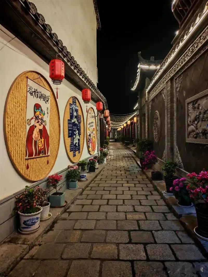 四川乐山旅游，清溪古镇美景攻略！
乐山清溪古镇
美景和美食推荐：
1、明清老街、