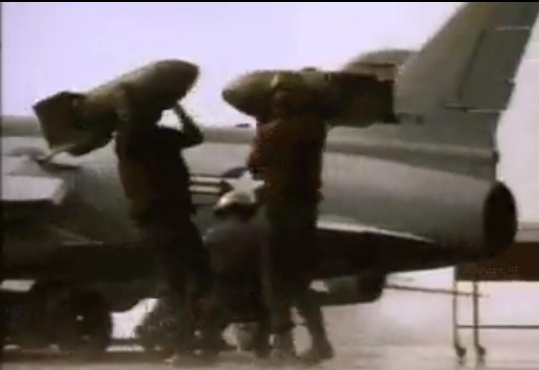 新闻快讯——美国在叙利亚开展大规模军事打击，此次行动是对极端组织ISIS持续报复