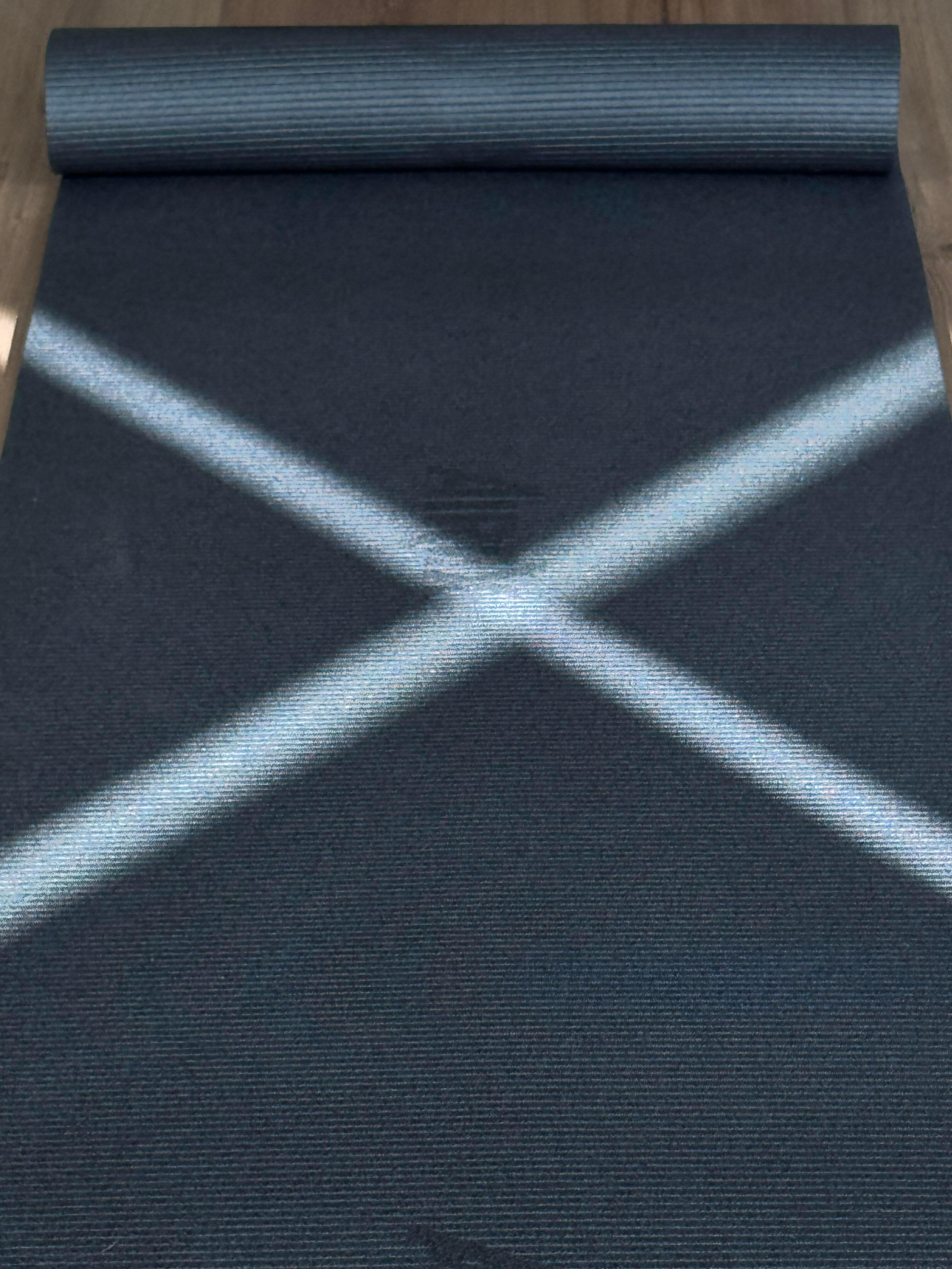 被阳光照耀下的影子很生动，喜欢这种令人充满希望和生命力的感觉 