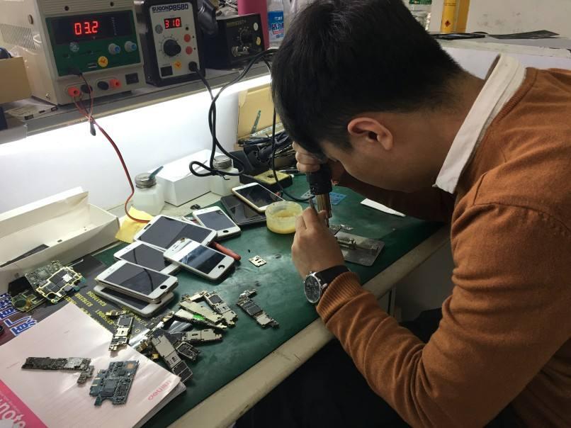 🐒为什么满大街都是手机维修店，一天没几个客人上门，却能在黄金地段开五六年不倒闭