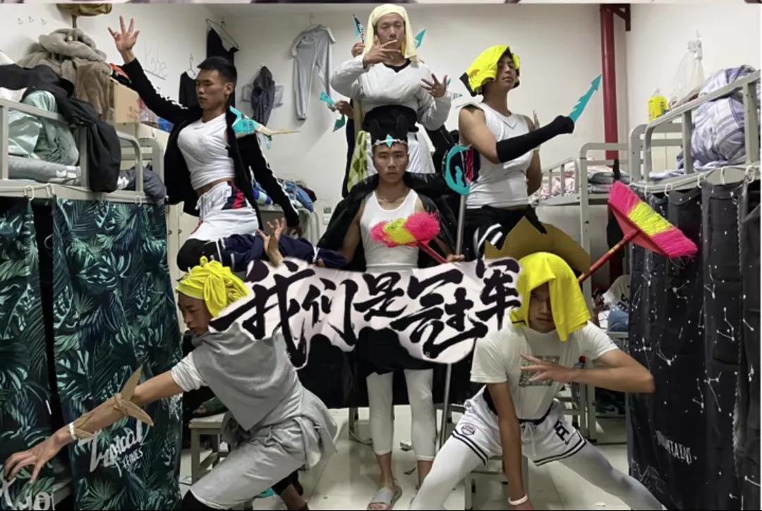 借图发文，有条友知道他们cosplay的是哪支战队的冠军皮肤啦？