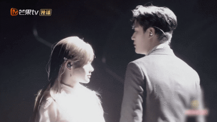 黄霄雲 周兴哲是我的大英雄 黄霄雲在《声生不息》的收获也太大了，不仅唱歌还收获了