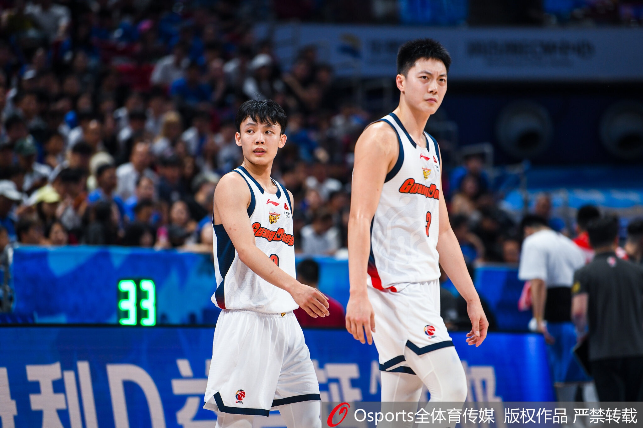 记者：广东高度太吃亏 后卫迷你四号位经常迷你 还得试会迷你中锋