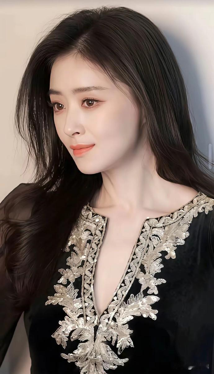 蒋欣，在《四喜》里演的许知夏，她把妈妈想生二胎又担心养不起的那种矛盾心情演得真实