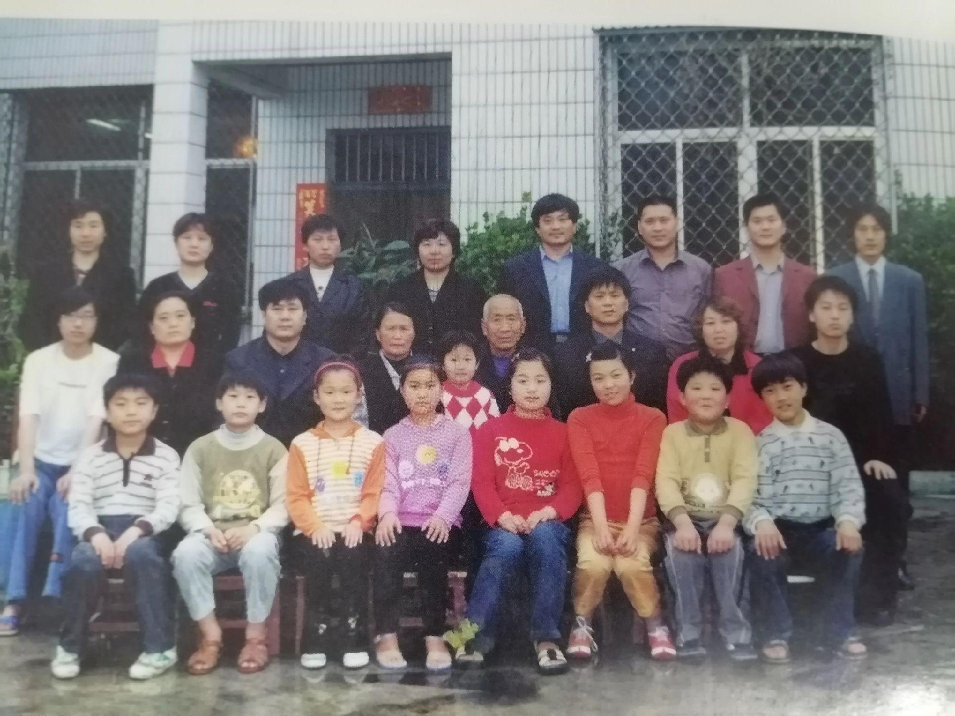 《巩义市石油有机化工厂厂长：孟昭选》       孟昭选，1958年1...