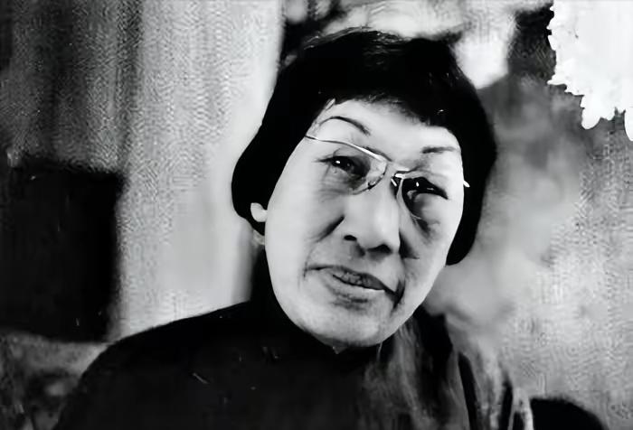 1977年潘玉良去世，被安葬在法国巴黎蒙巴纳斯墓园，可与她合葬的，不是她心爱的丈