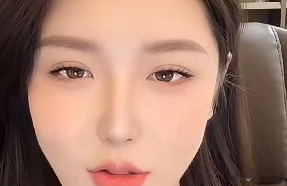 醋王从来不缺爱慕者，美女主播欣赏醋王，感谢3484给的大嫂体验卡！

     