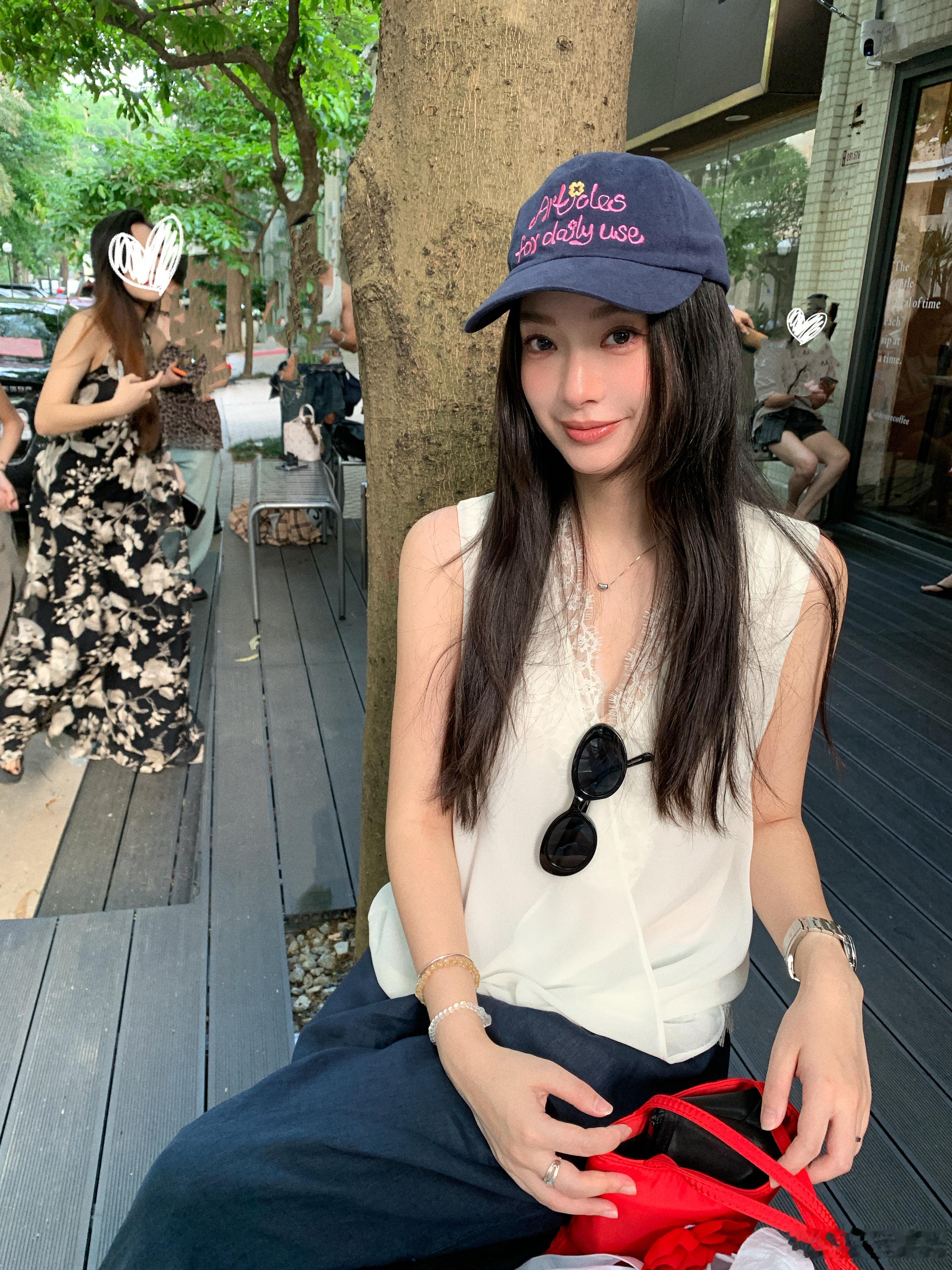 🫶🏻特别是这种基础百搭款的裤子要用好的面料日常穿着的实用性才会更高，穿着时间
