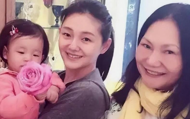 大S一生都在为原生家庭无私付出，在一个家庭里越是得不到爱的孩子越孝顺，父母往往越