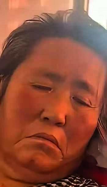 泪目了!青岛一女士吃完午饭后说身上不舒服，想上床躺一会儿，躺下休息后竟意外离世，