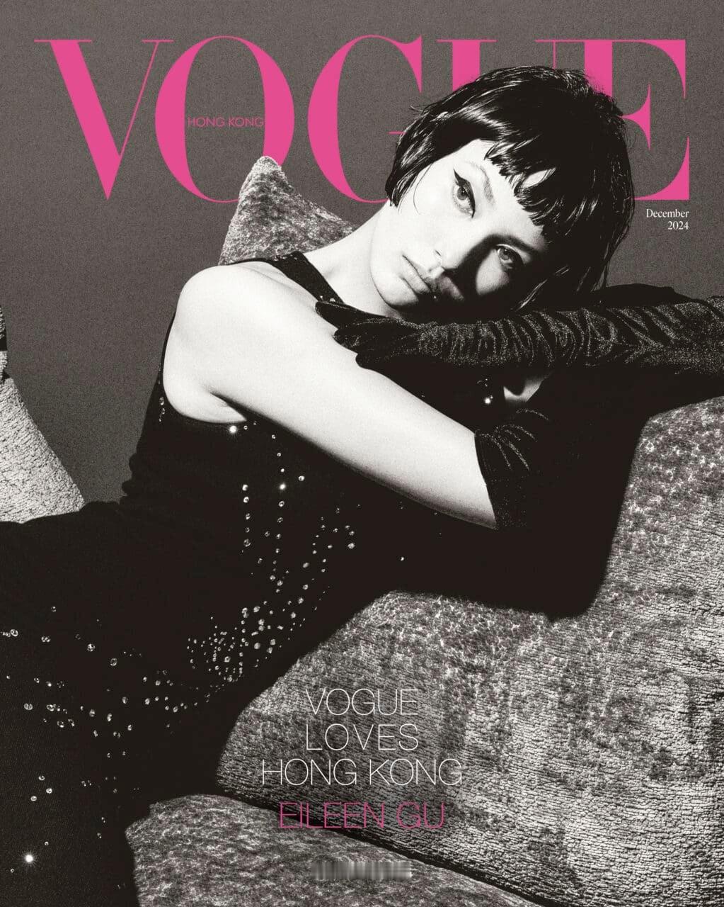 自由式滑雪奥运金牌得主谷爱凌登上中国香港版《Vogue》十二月刊封面，这是她第三
